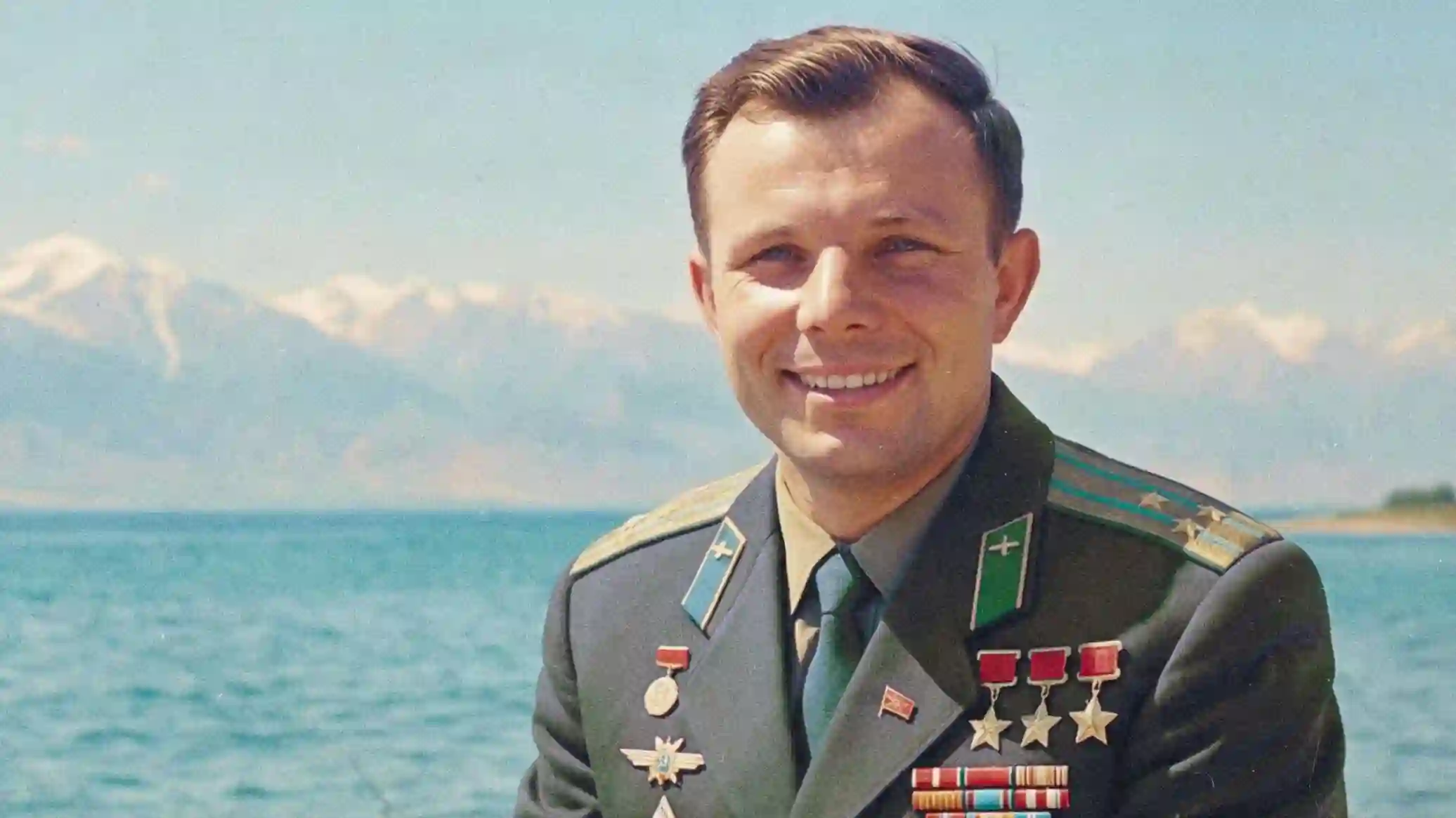 Старший лейтенант Военно-воздушных сил СССР Юрий Алексеевич Гагарин